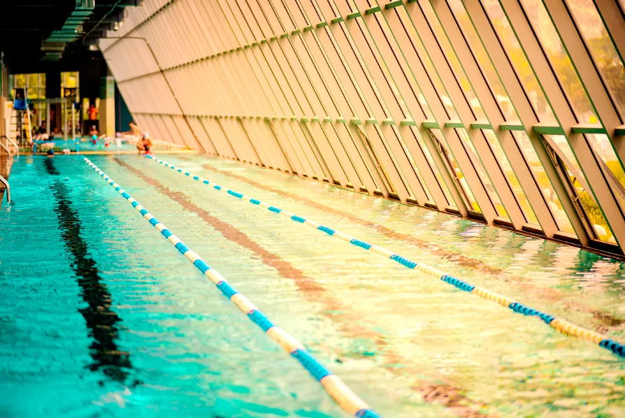 银州成人混凝土钢结构游泳池项目